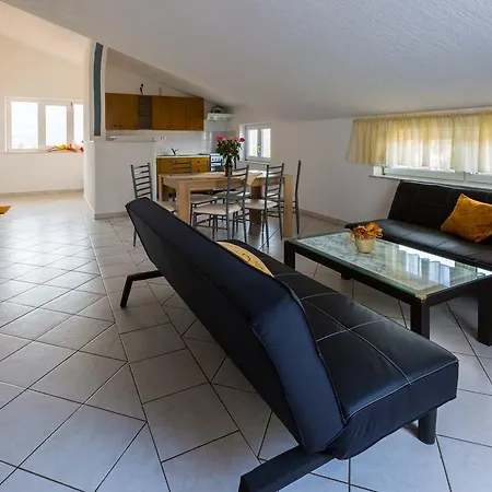 Marica Apartment *